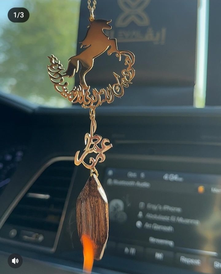 تعليقة العود تصميم خيل