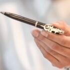 قلم فاخر محفور باسم مخصص – هدية رسمية فخمة من Eval